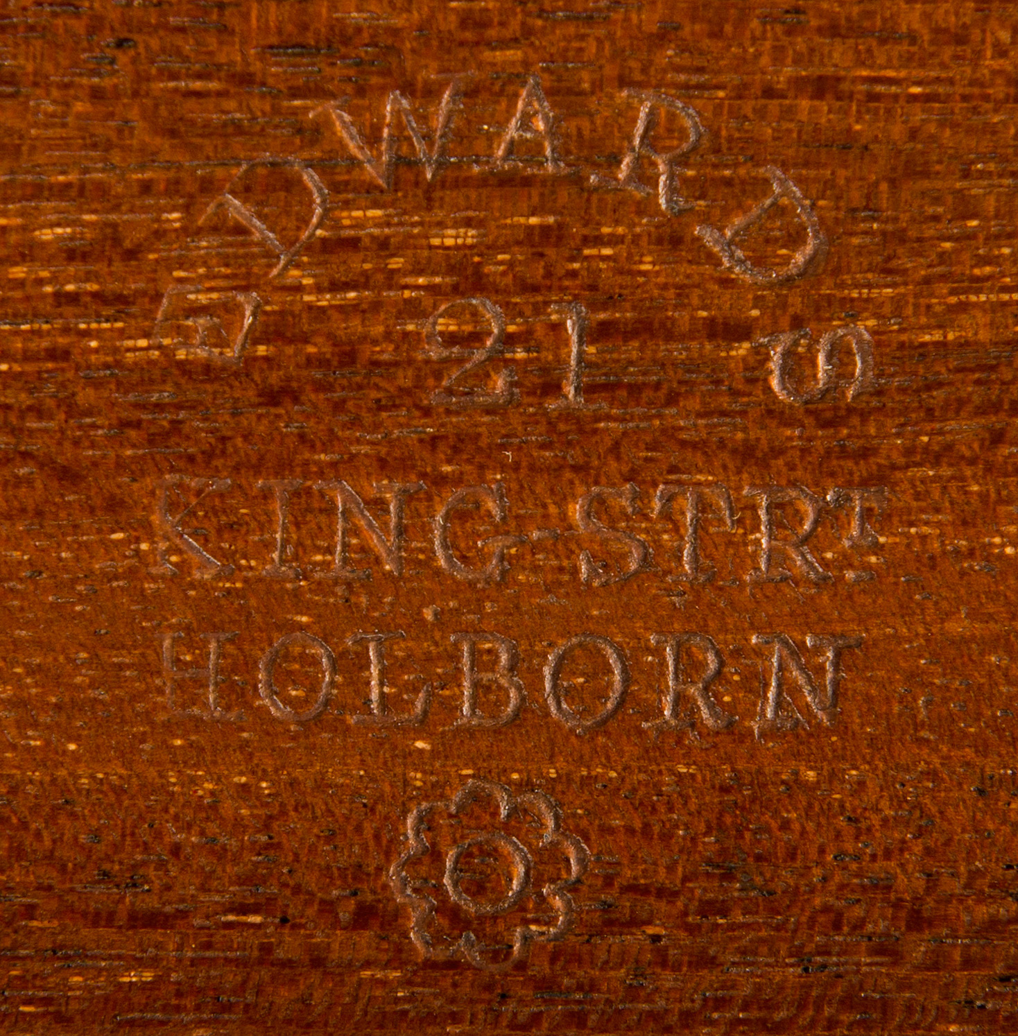 The manufacturer’s and retailer’s mark of, ‘Edwards – 21 King Strt – Holborn’ has been stamped into the wood on the underside of the lid.