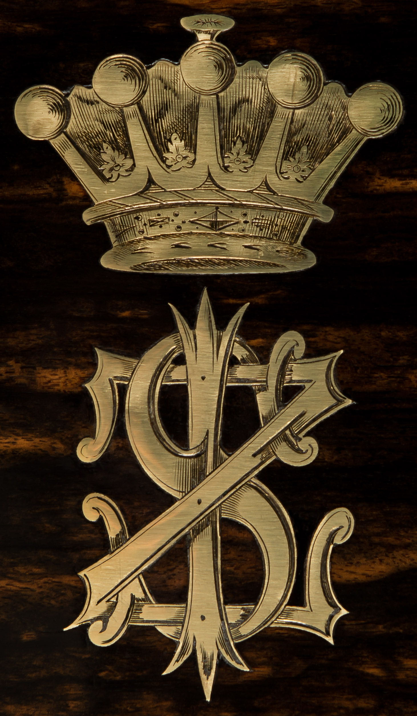Earl or countess’s coronet above a monogram inlaid into coromandel.