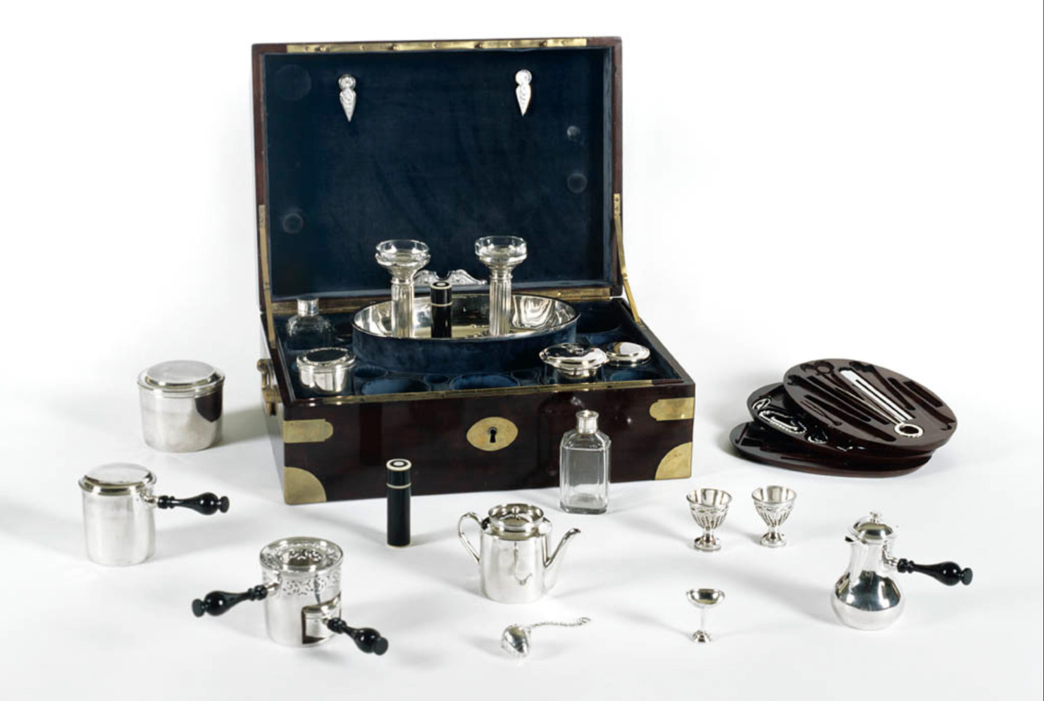 N&eacute;cessaire de voyage belonging to General Jean-Baptiste Kleber, manufactured by Pierre-Dominique Maire.