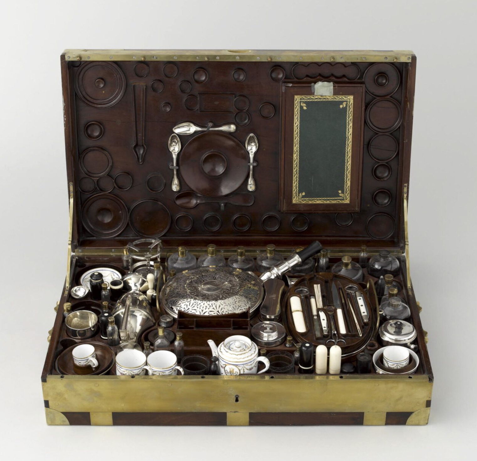 Open view of Marie Antoinette&rsquo;s mahogany n&eacute;cessaire de voyage, Paris, 1787&ndash;1788, by cabinetmaker Jean-Philippe Palma.